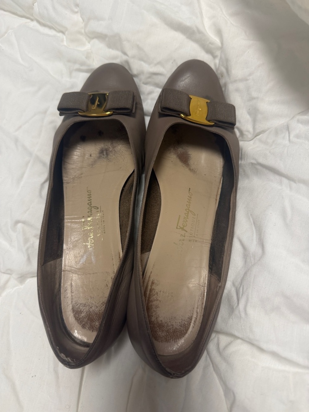 Salvatore Ferragamo Taupe Leather Vara Bow Ballet Flats